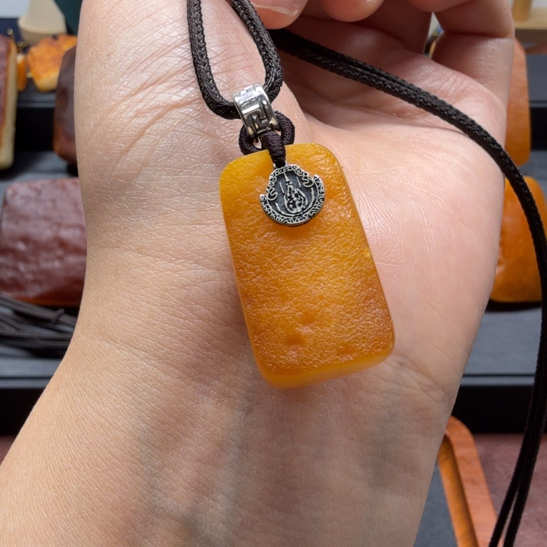 琥珀吊坠(赠链)未镶嵌