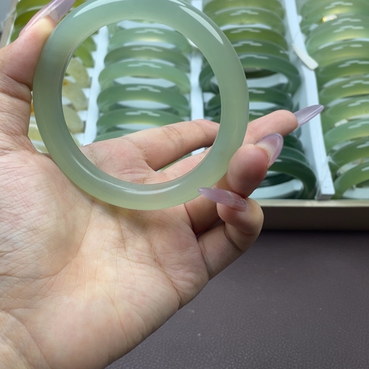 若***尘未镶嵌蛇纹石玉手镯