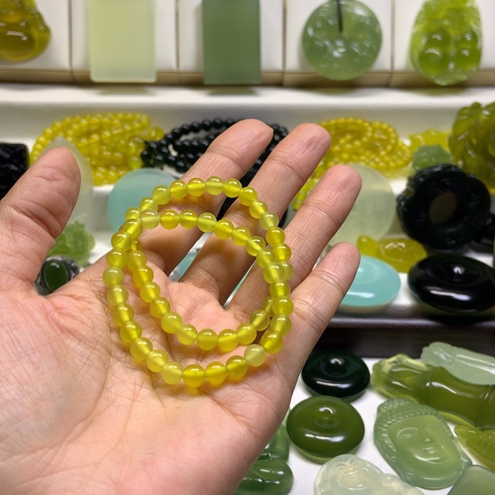 镜***缘蛇纹石玉未镶嵌颈饰