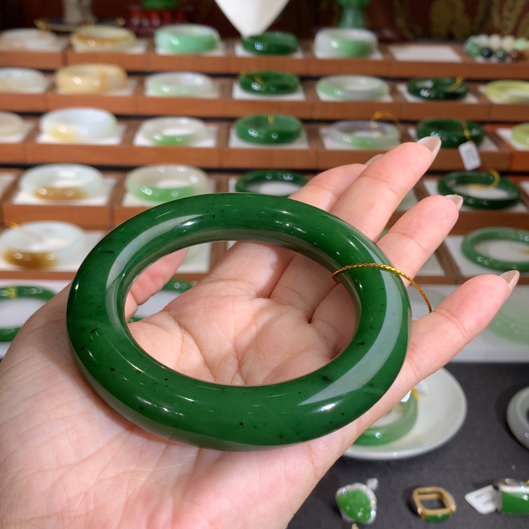 和田玉未镶嵌手镯