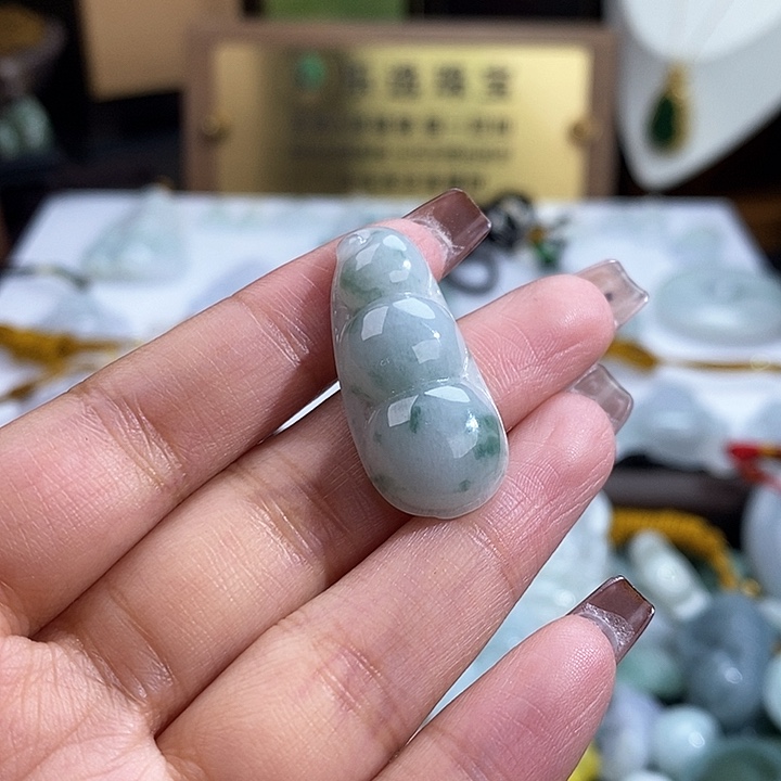 翡翠未镶嵌颈饰4502