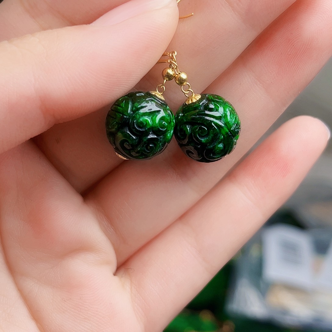 颈饰18K金镶嵌翡翠多样性