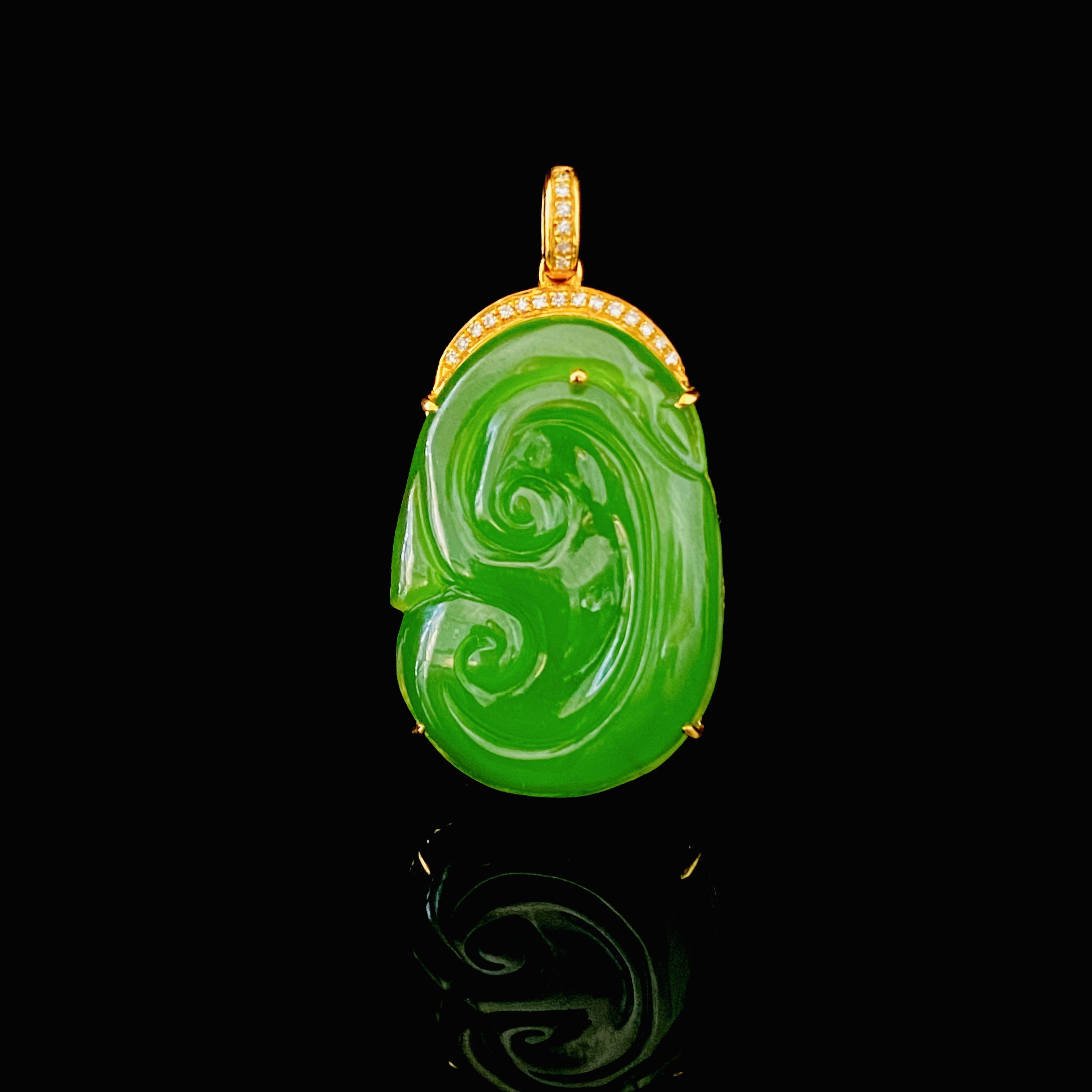 【颜选珠宝】18K金和田碧玉高色苹果绿玉如意精致吊坠款裸石25＊18＊6