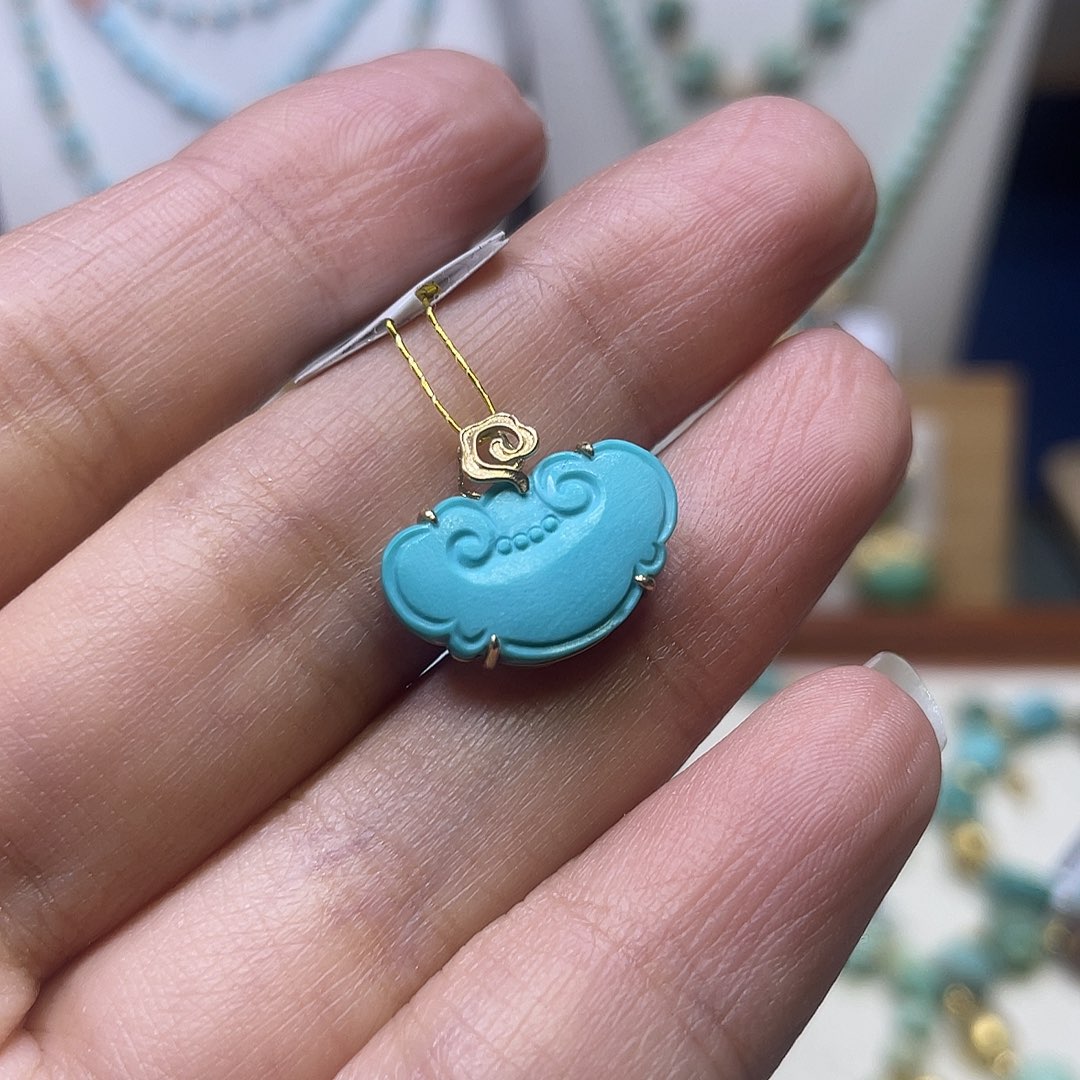 绿松石18K金镶嵌吊坠