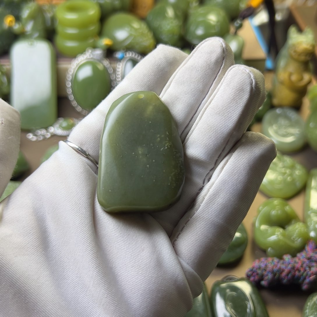 岫岩老玉（透闪石质玉）把件未镶嵌