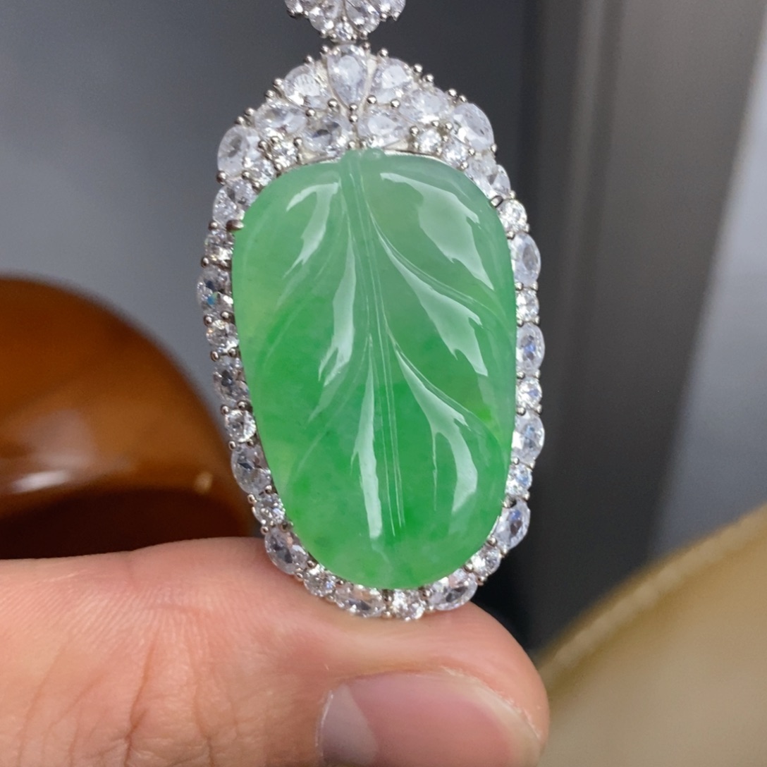 翡翠颈饰银S925镶嵌天然翡翠