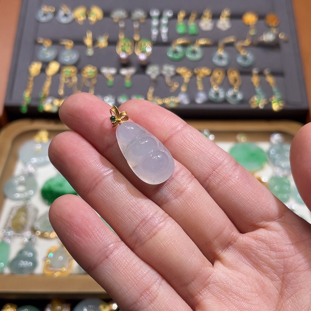 翡翠颈饰18K金镶嵌胖胖冰豆子