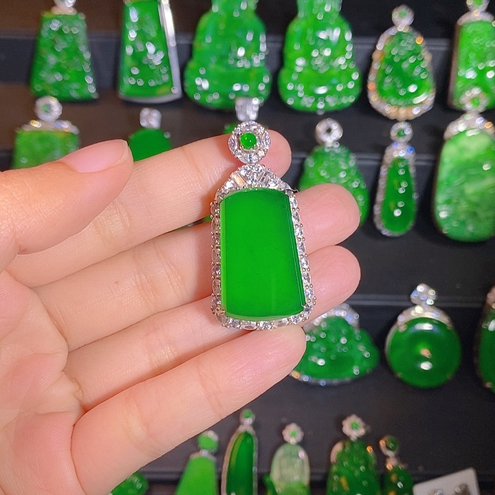 翡翠银S925镶嵌颈饰是