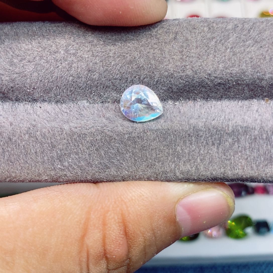 月光石裸石未镶嵌月光石1.81克拉