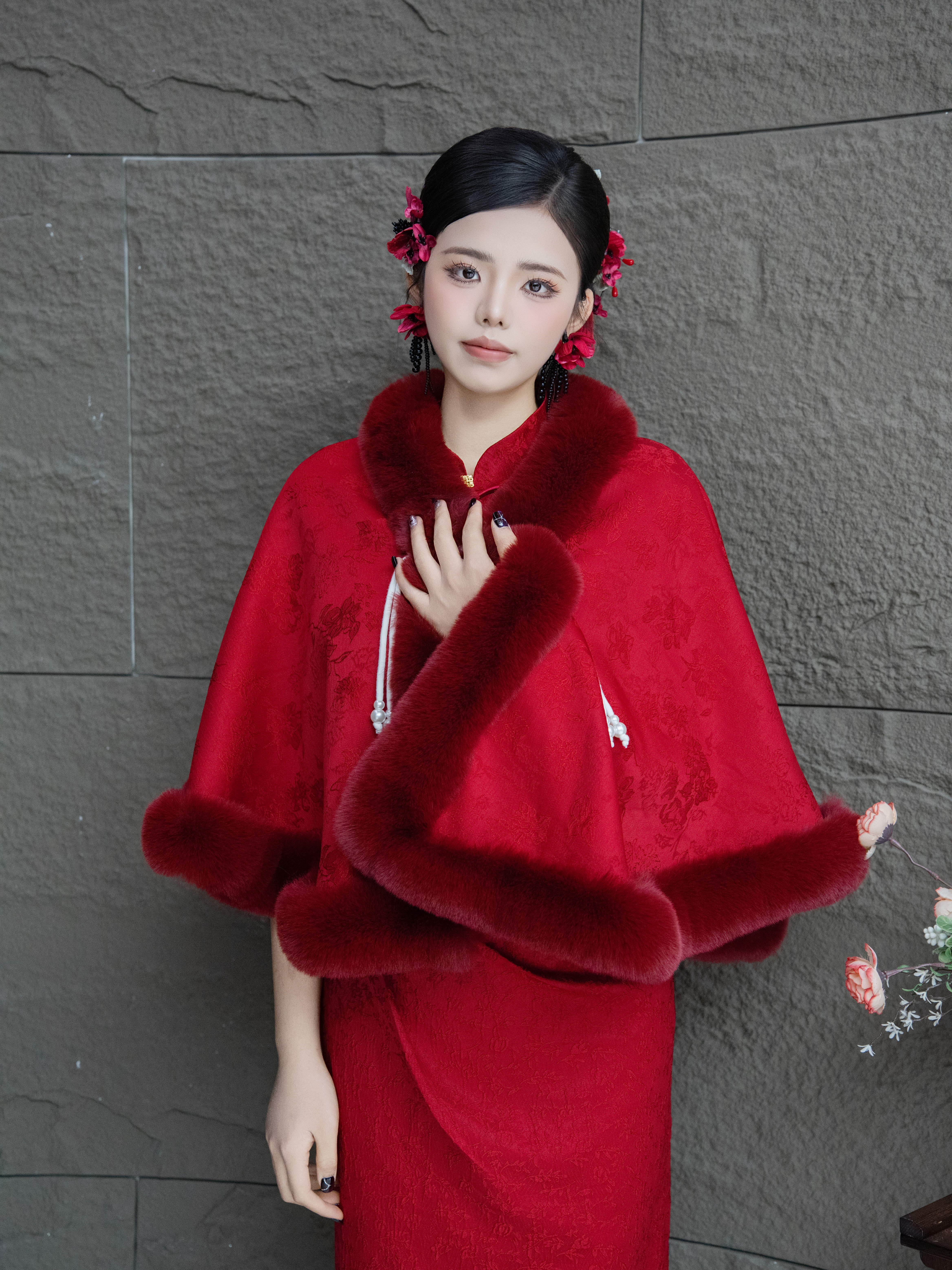 毛绒复古风保暖披肩冬季网红民族风气质短款秋冬