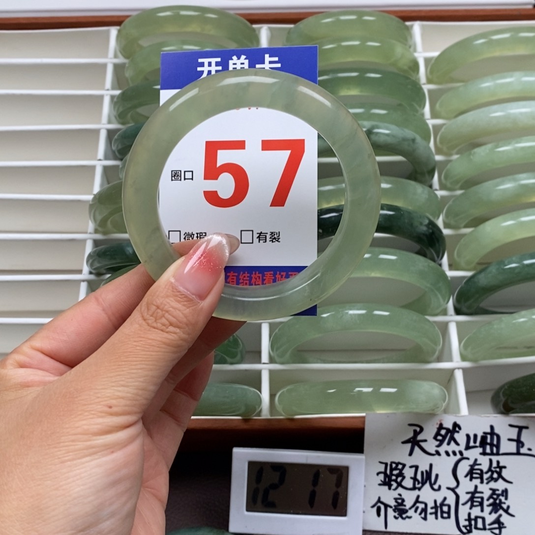岫玉手镯未镶嵌我