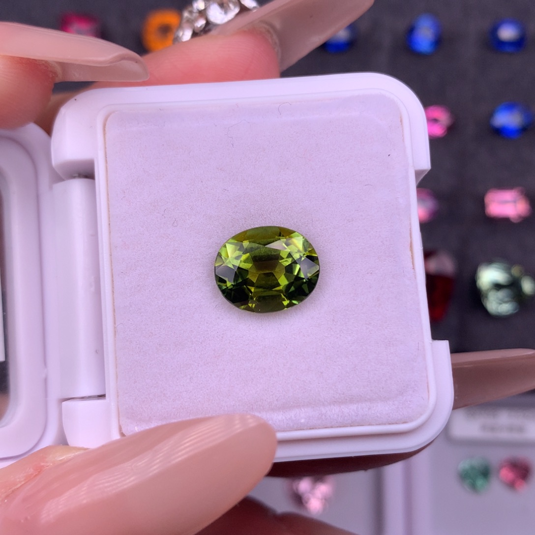碧玺珠宝半成品未镶嵌3.23ct橄榄色碧玺全净无暇