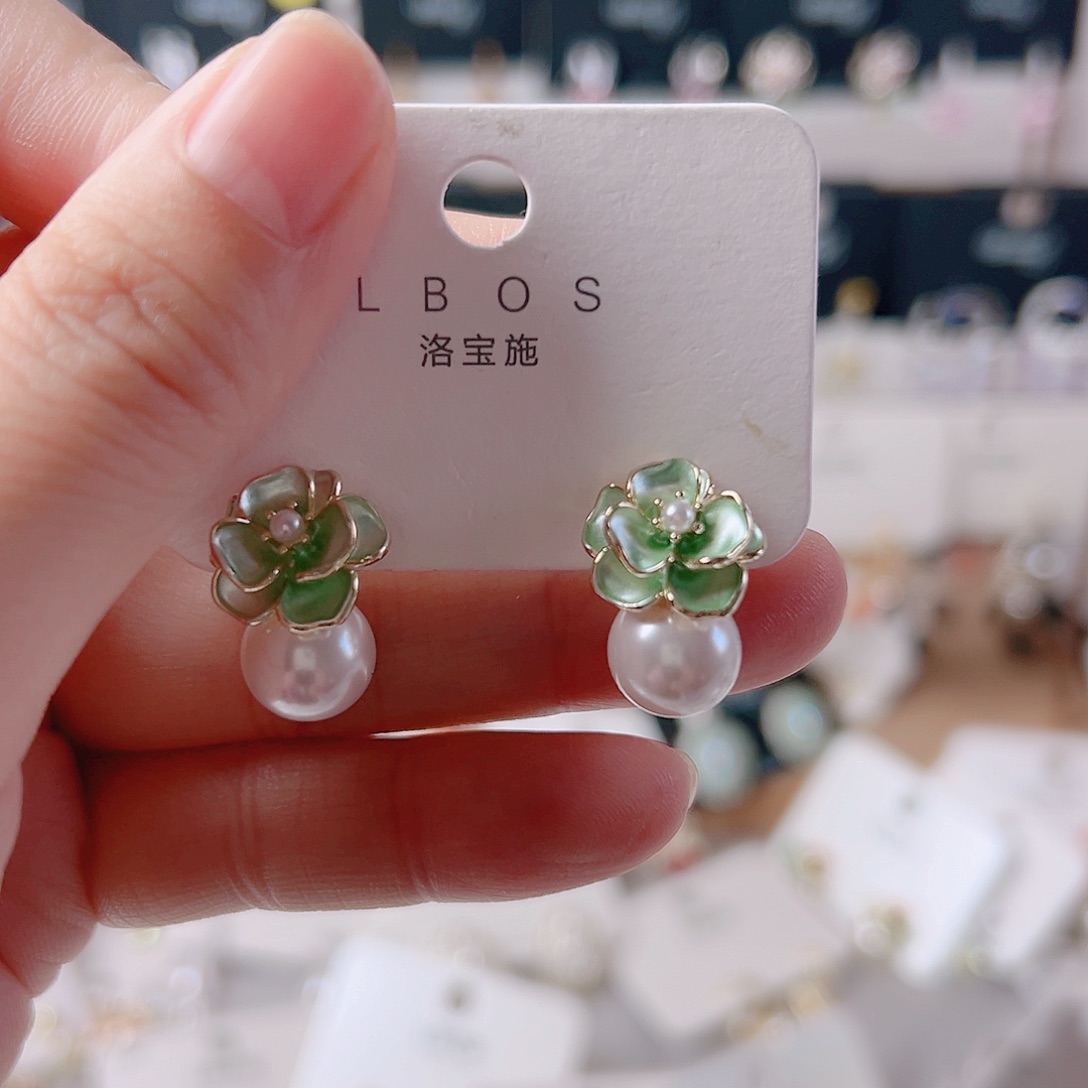 给***妈锆石纯铜合金耳环是