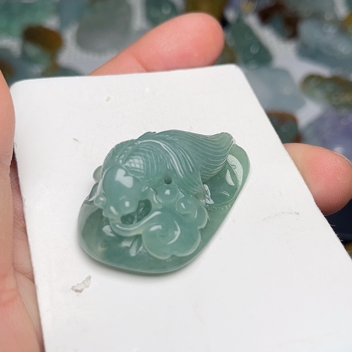 翡翠颈饰未镶嵌金鱼