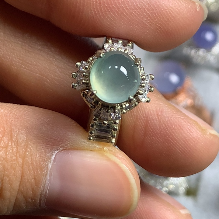 翡翠未镶嵌戒指铜托，卖裸石，需要二次镶嵌