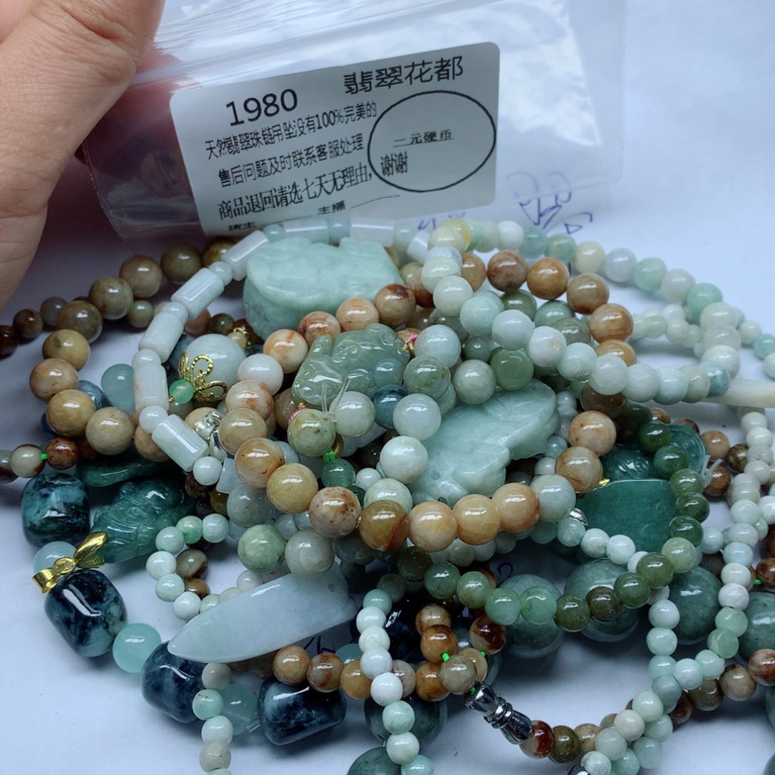 翡翠颈饰未镶嵌翡翠