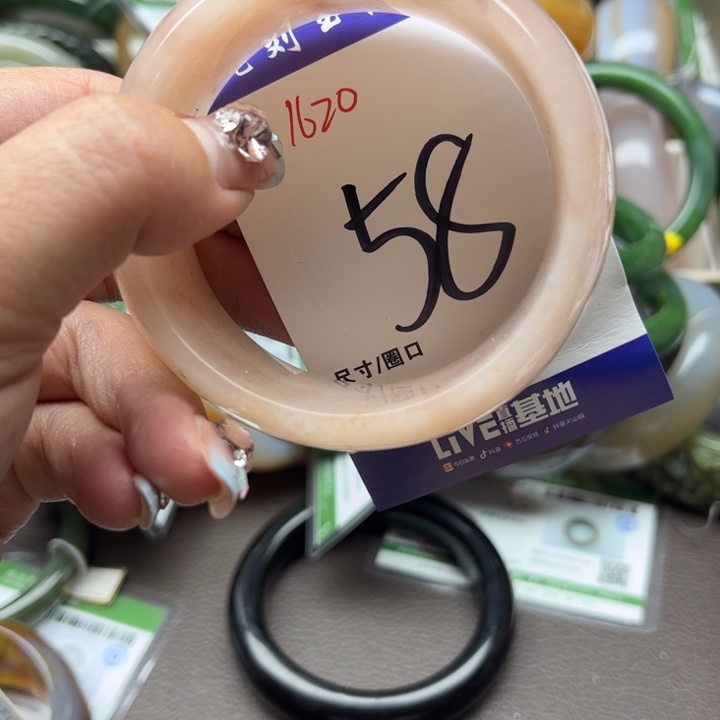 石英质玉手镯未镶嵌