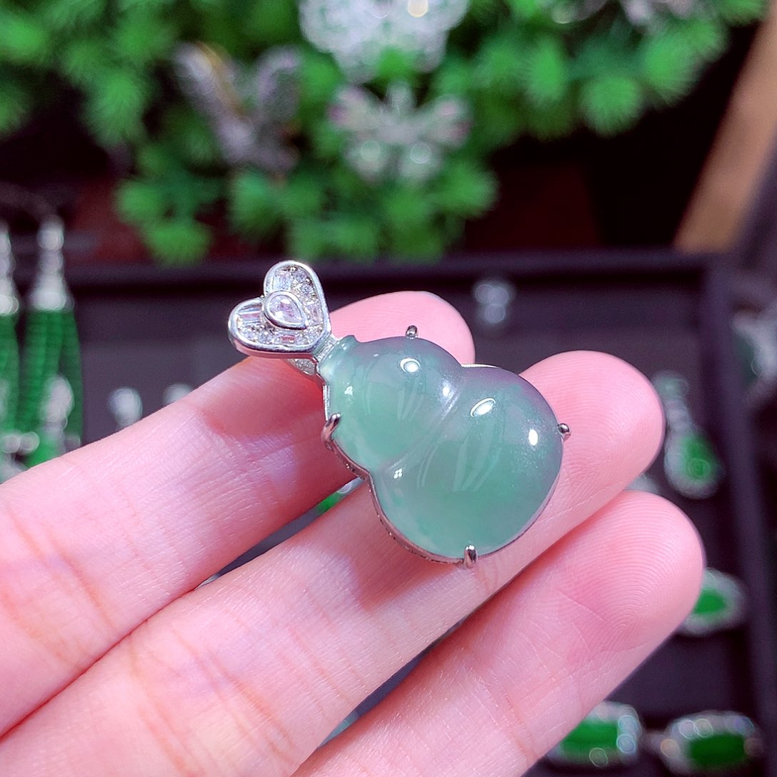 颈饰未镶嵌翡翠天然