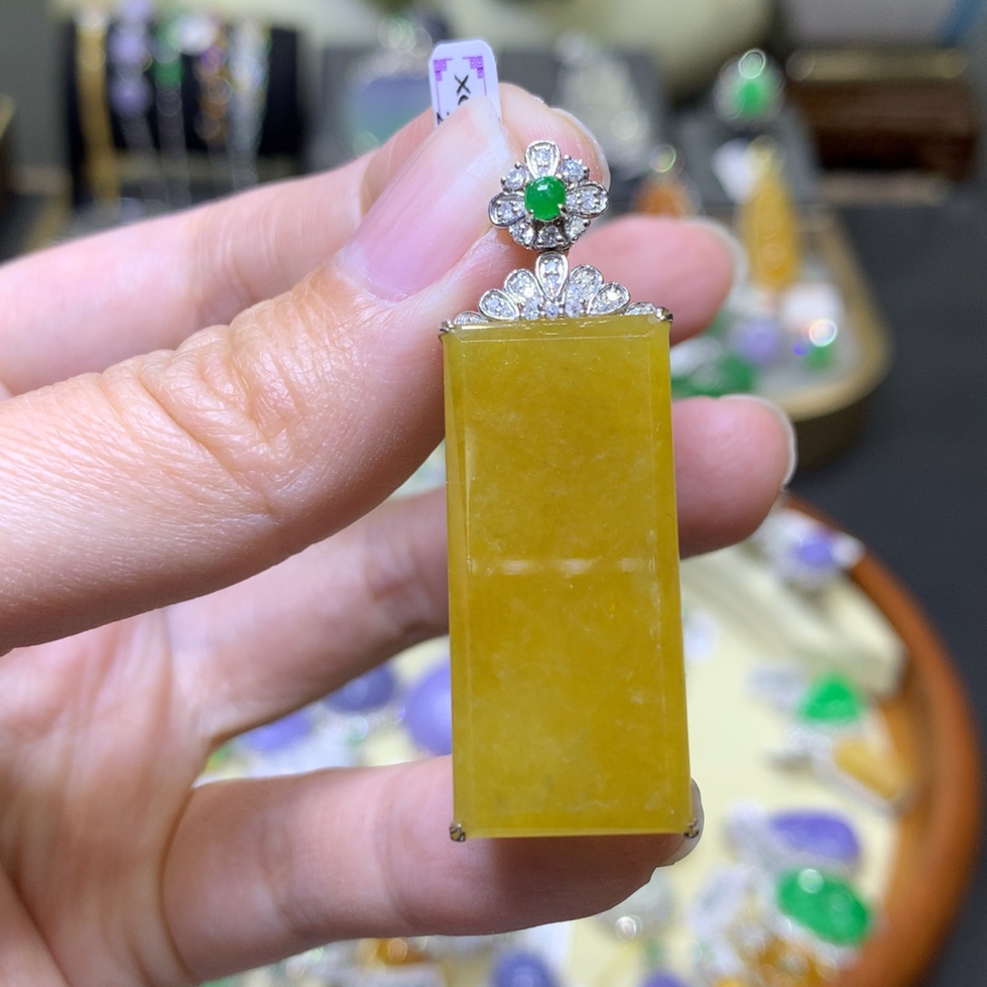 翡翠颈饰18K金镶嵌翡翠吊坠项链