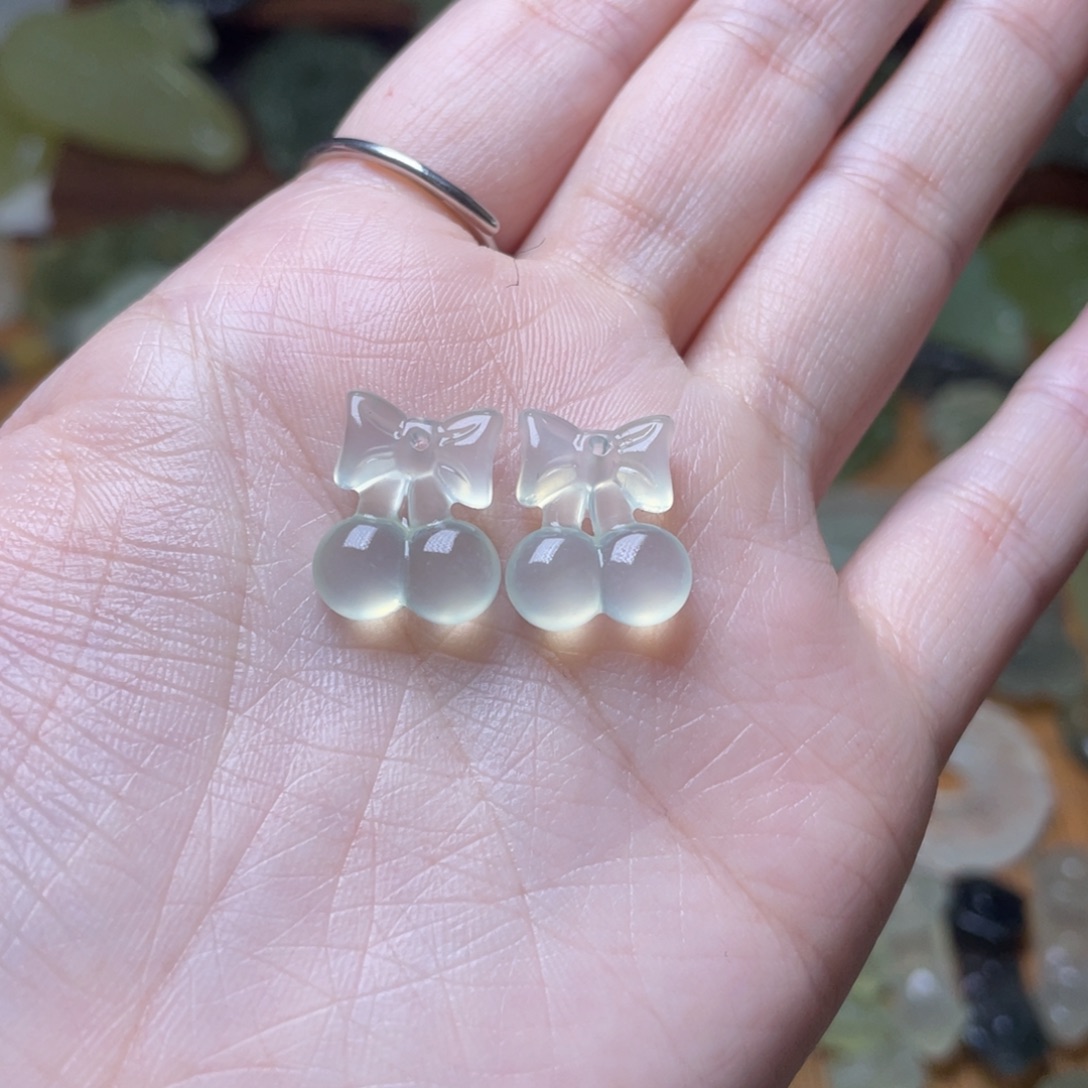 小***儿蛇纹石玉未镶嵌耳坠