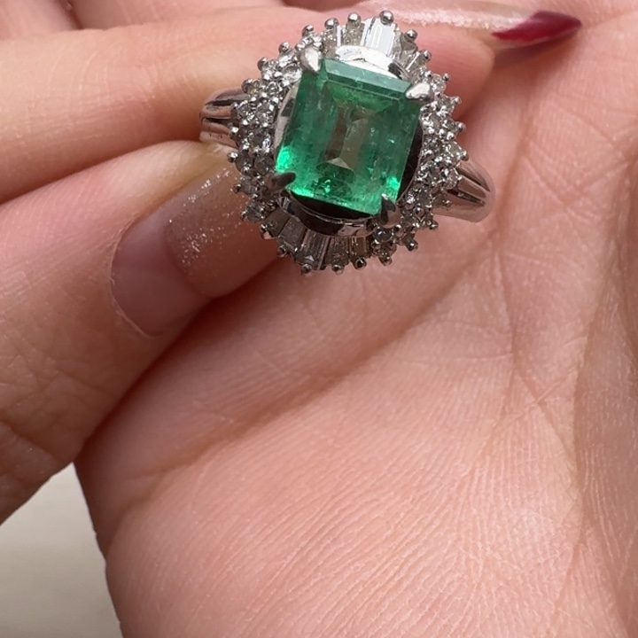 祖母绿戒指未镶嵌