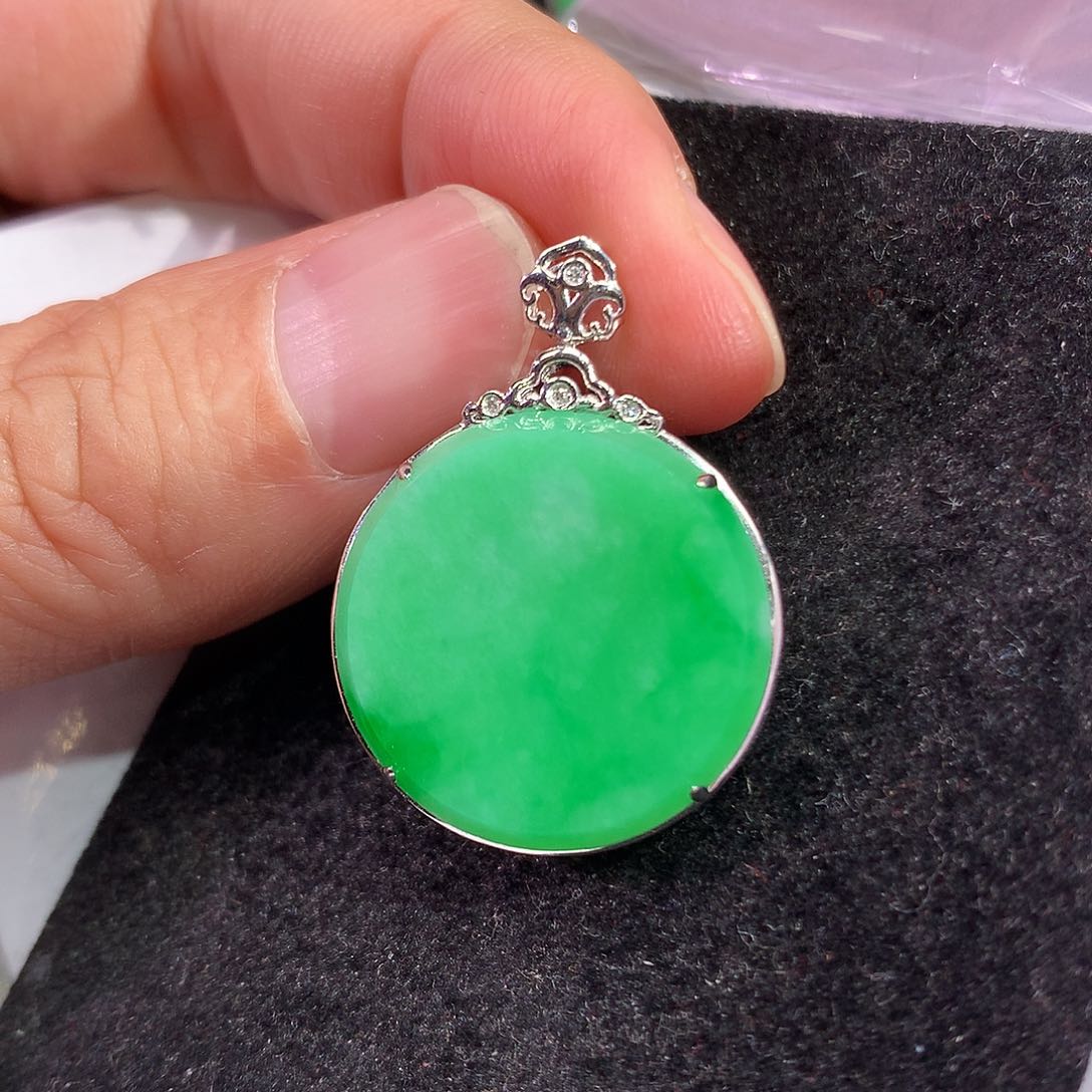 翡翠吊坠(不含链)18K金镶嵌