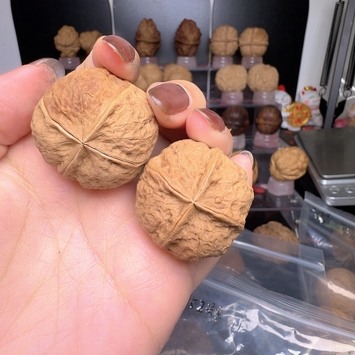 奕***遇文玩核桃吊坠0.01开裂四棱