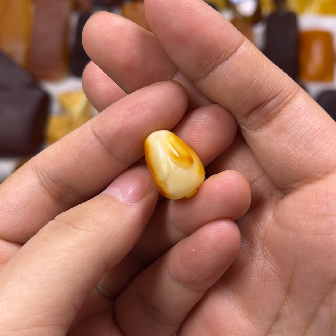 琥珀裸石未镶嵌琥珀蜜蜡