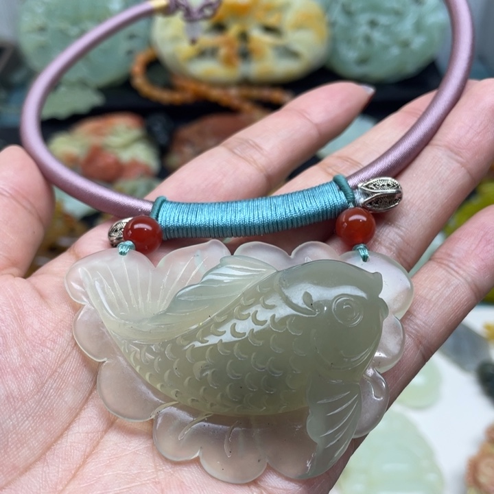 蛇纹石玉未镶嵌颈饰