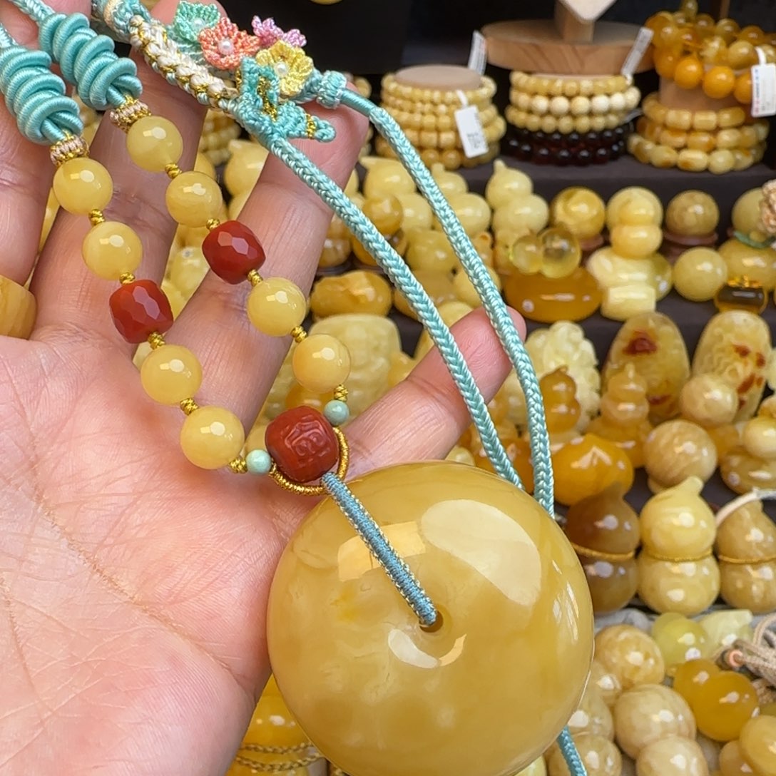 琥珀未镶嵌套链天然俄料浓蜡妖花蜜蜡平安扣吊坠