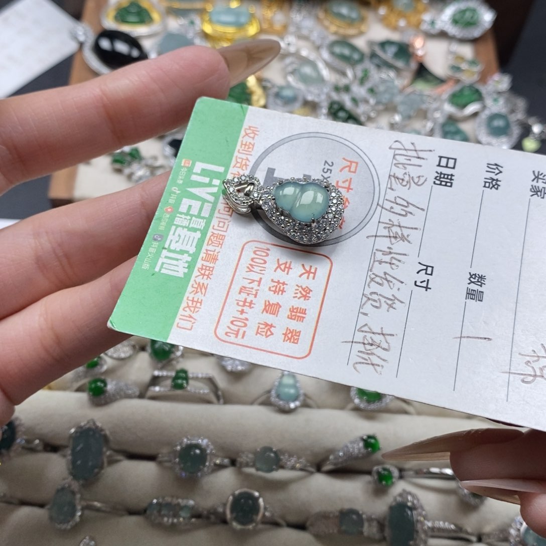 翡翠颈饰未镶嵌翡翠