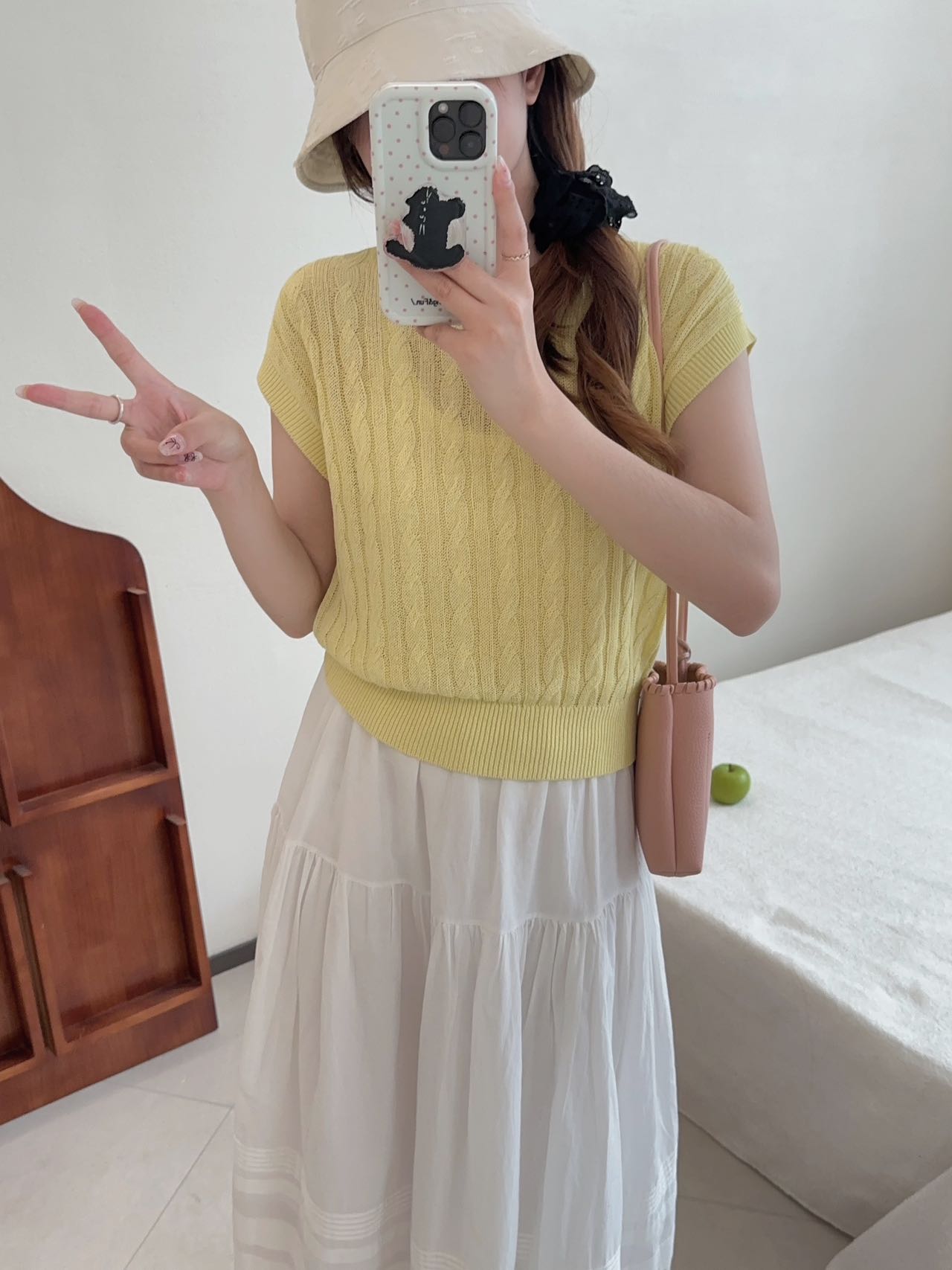 【潘潘.918855】2025年夏季新款进口高端和纸纱圆领绞花无袖针织衫