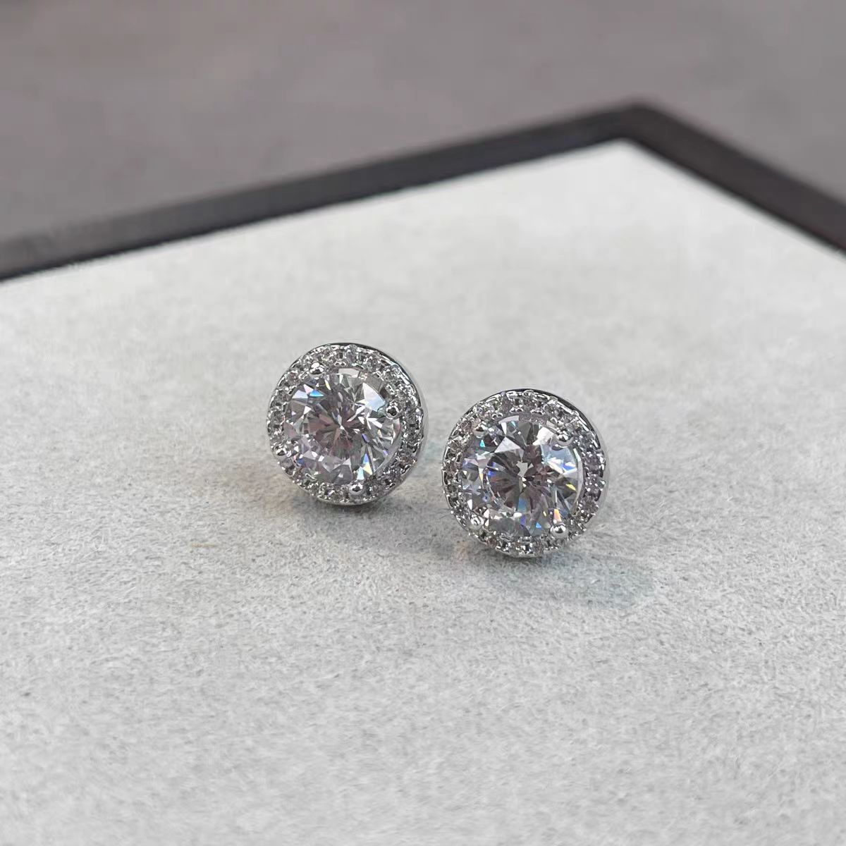 925银合成锆石耳饰 轻奢925银针耳钉2026爆款女