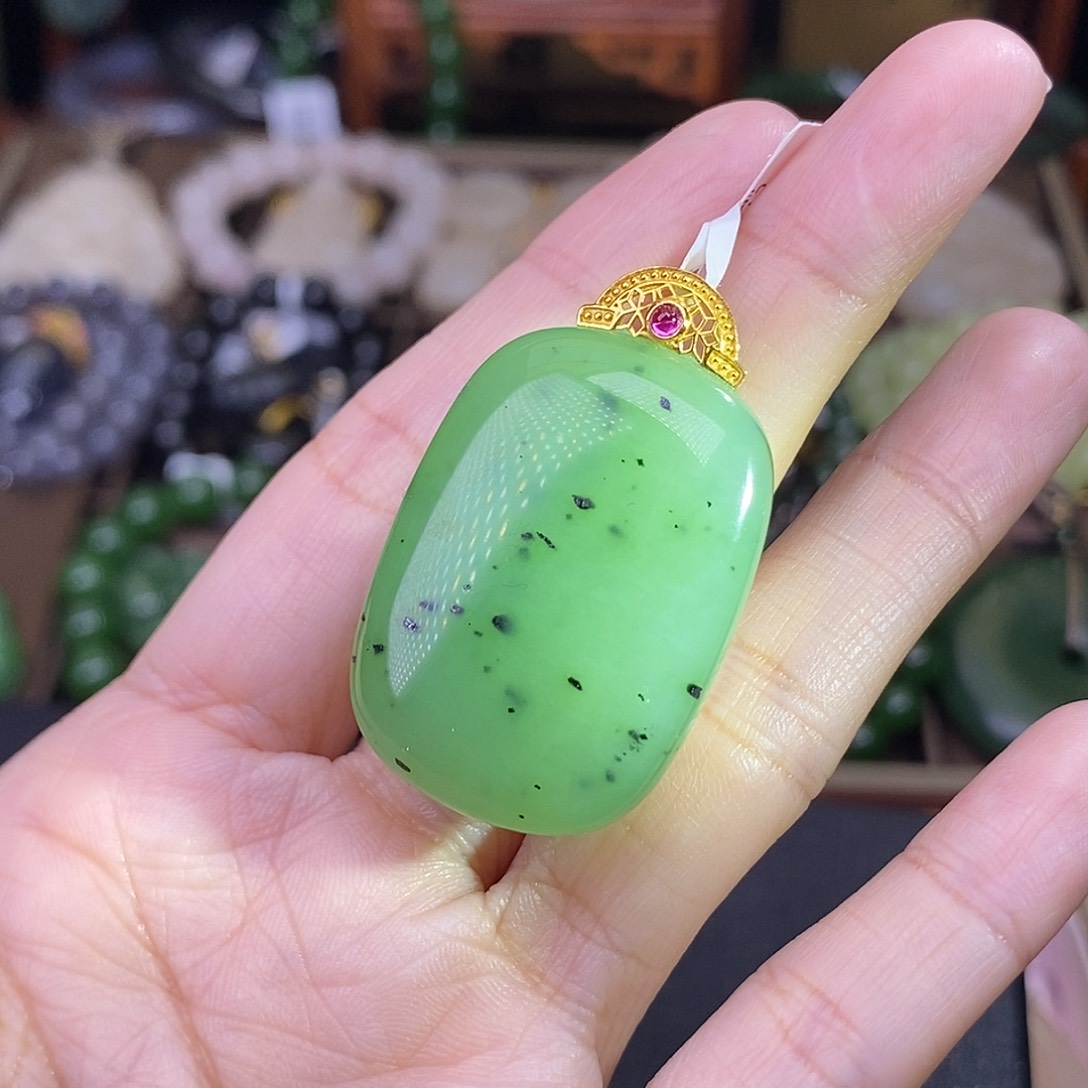 和田玉未镶嵌乌兰海碧玉18.K金无事牌