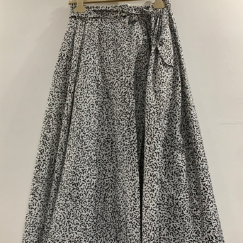 99新 MaxMara 不规则半裙/40码/C00809