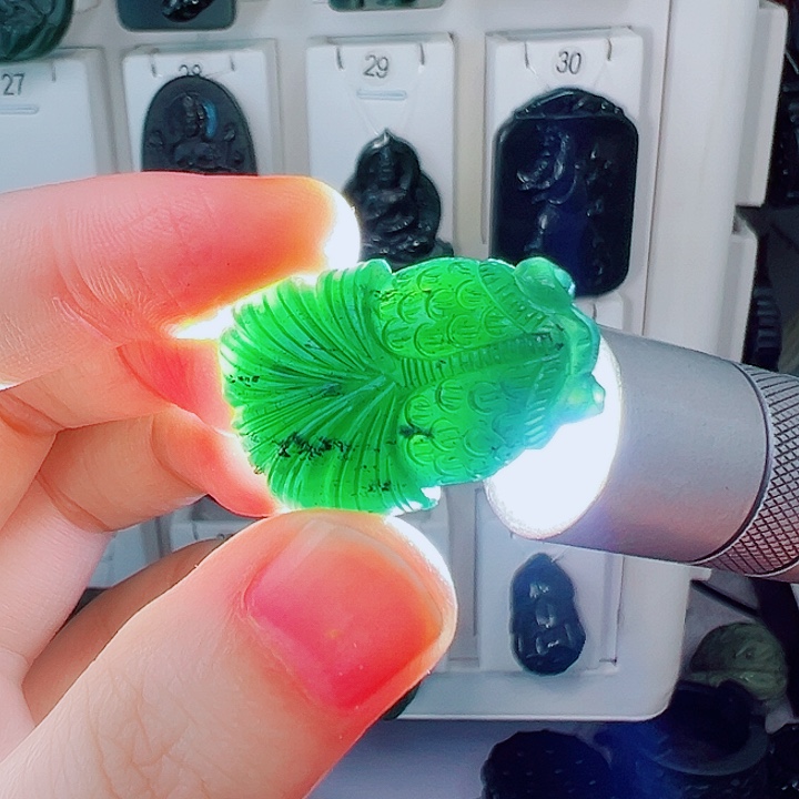 蛇纹石玉颈饰未镶嵌