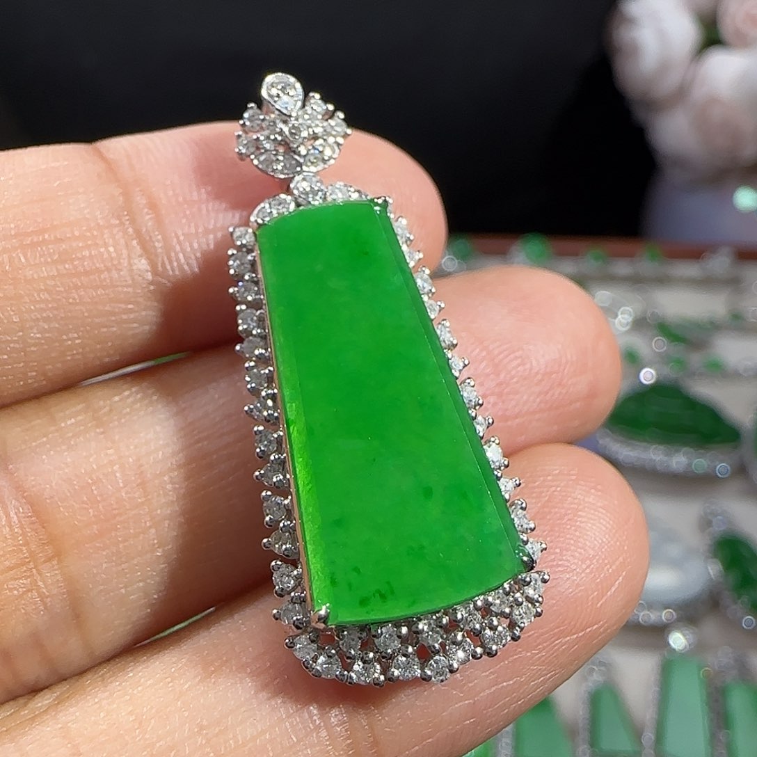 翡翠吊坠(不含链)18K金镶嵌