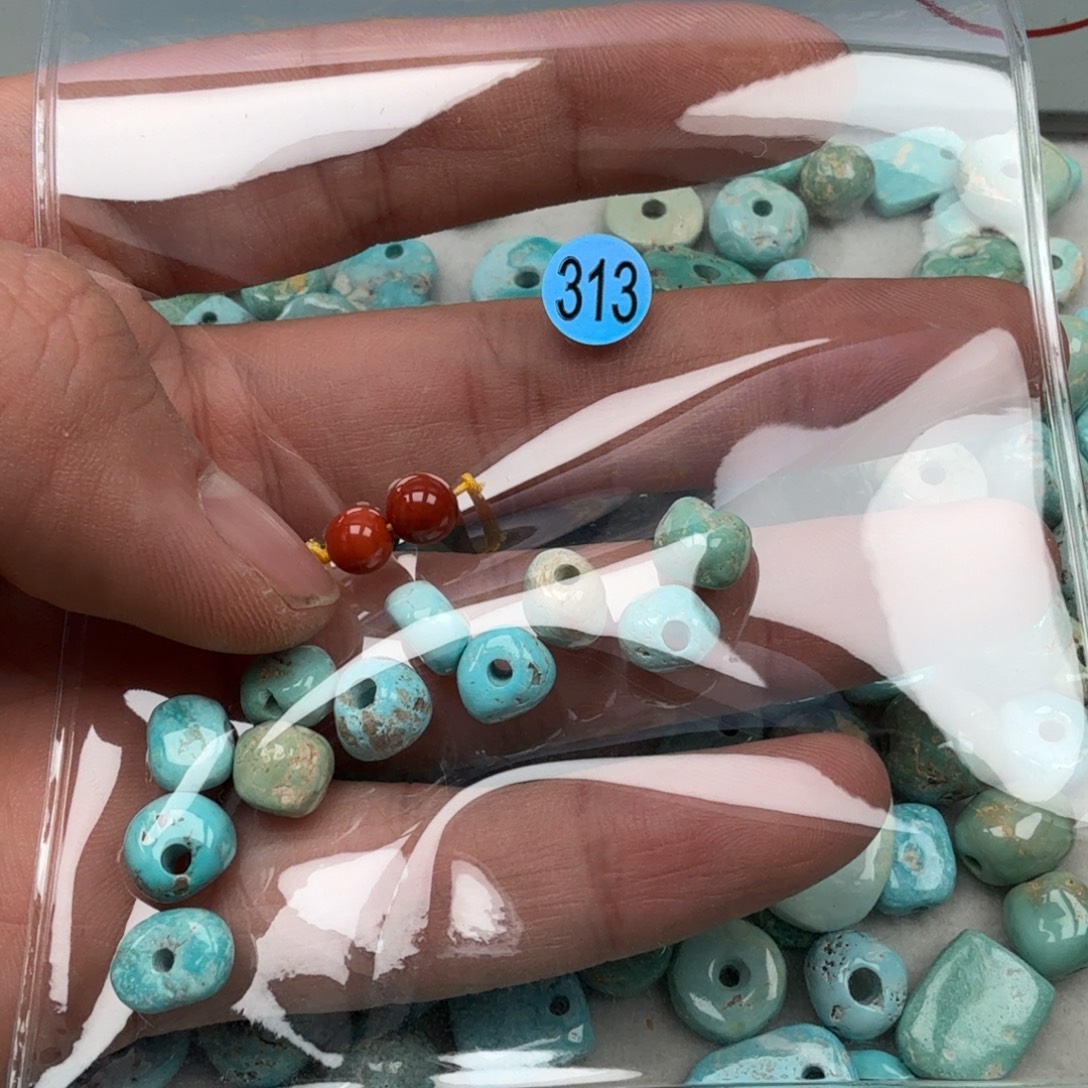 我***念南红玛瑙未镶嵌珠宝奇石