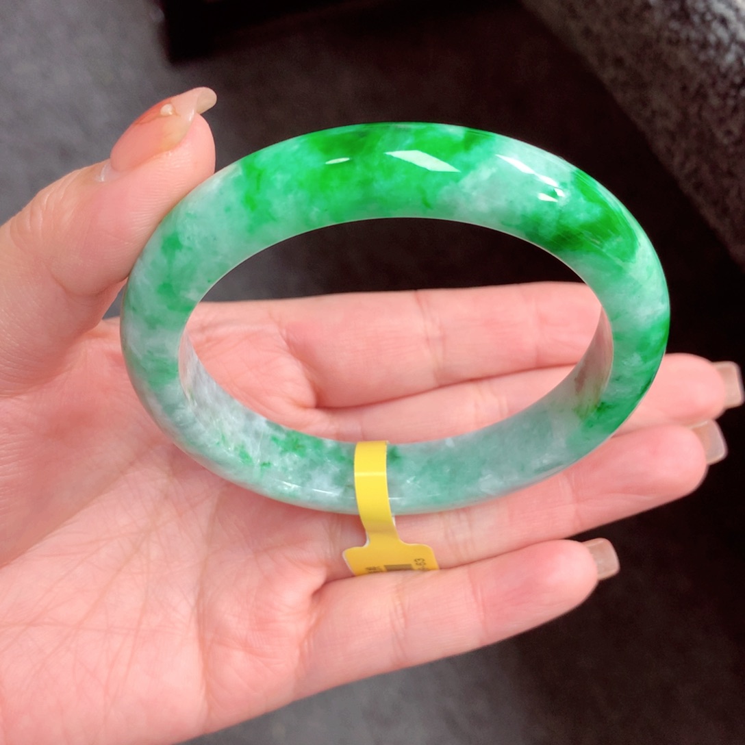 翡翠手镯未镶嵌缅甸翡翠