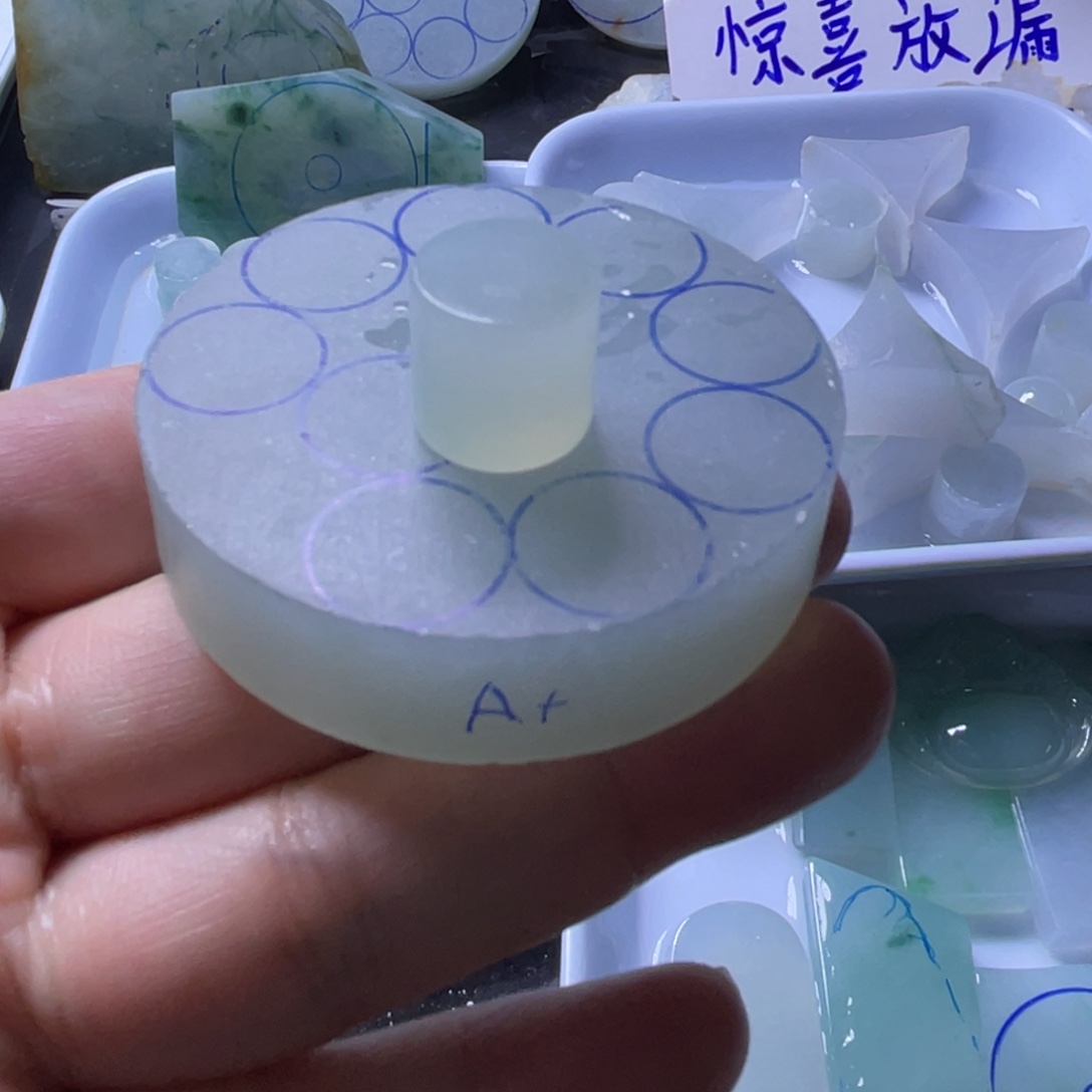 晨***。定制翡翠未镶嵌珠子包工16颗