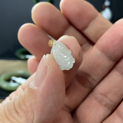 翡翠颈饰18K金镶嵌白菜