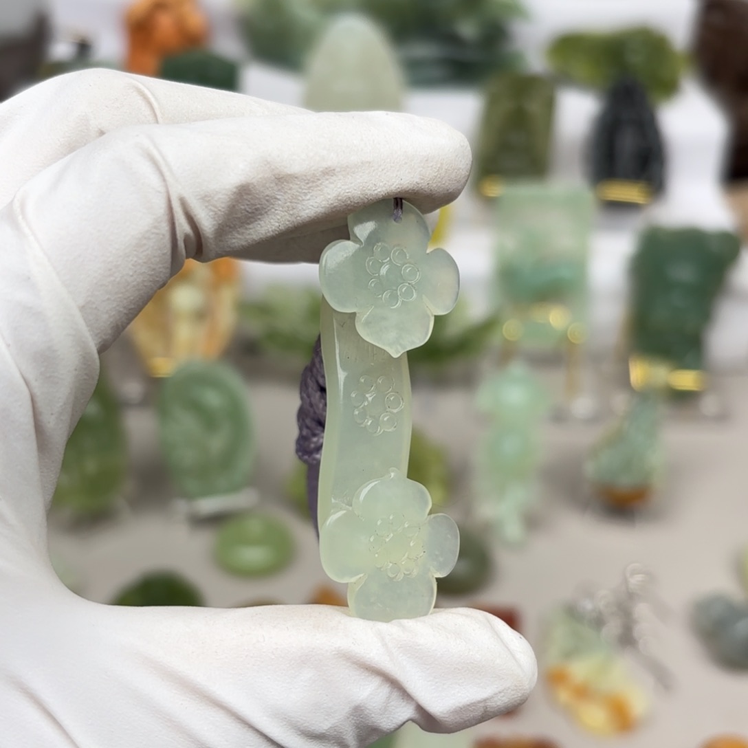 蛇纹石玉颈饰未镶嵌