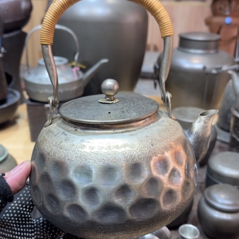 青山路地铁二号出口对面西