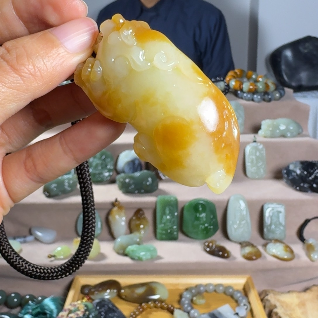 和田玉（糖玉）颈饰未镶嵌