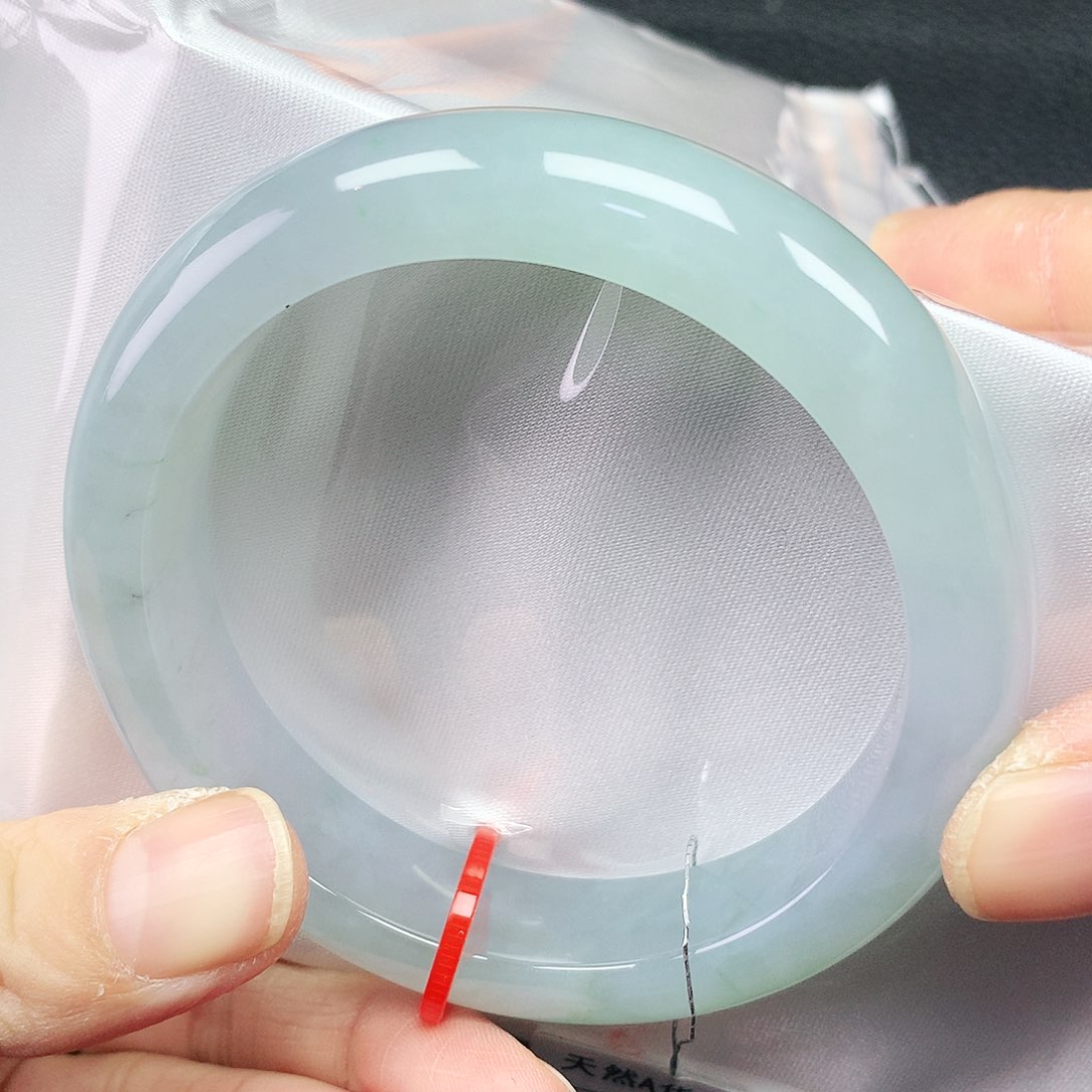 翡翠手镯未镶嵌56圈