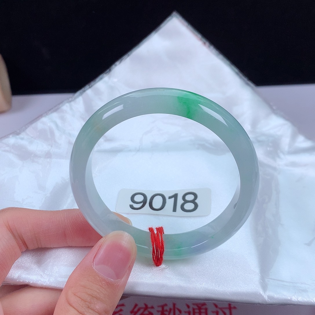 【闪购商品】翡翠手镯未镶嵌52圈口 有扣纹