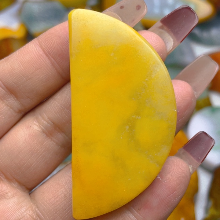 翡翠挂件未镶嵌翡翠