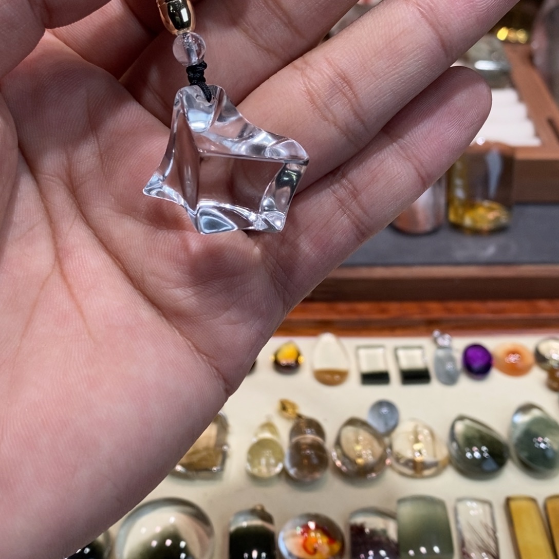 水晶未镶嵌颈饰白水