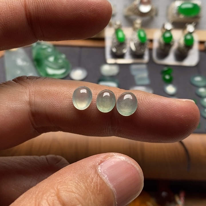 翡翠裸石冰底蓝晴戒面三颗