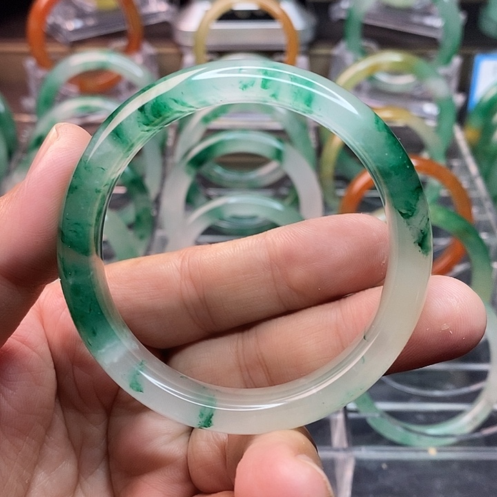 石英质玉手镯未镶嵌